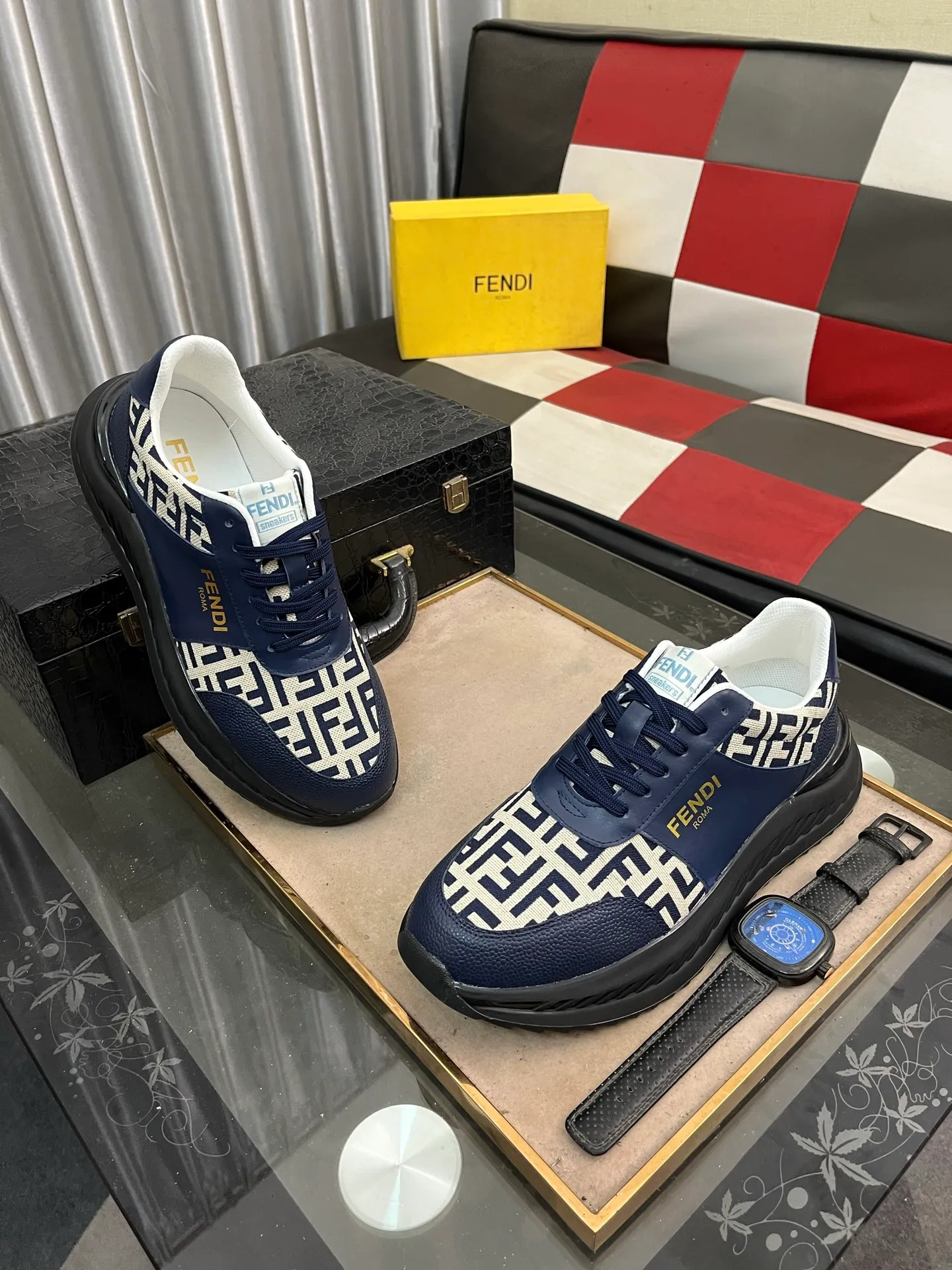 Men's Men's Shoes💰458⌚️⌚️[Fendi] Fendi's latest casual shoes for men! Available at counters simultaneously! Made entirely of imported top-grain calfskin, the interior is made of top-grain water-dyed cowhide, and the original factory-supplied rubber outsole. Leading new fashion concepts. Matching code: 38-444️⃣Colors available